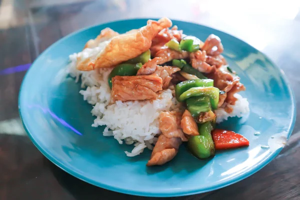 Rice Topped Stir Fry Pork Sweet Pepper Thai Food — Stockfoto