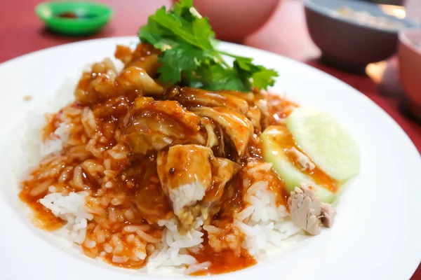 Ρυζιού Που Ολοκληρώνεται Ψητό Χοιρινό Και Σάλτσα Thaifood — Φωτογραφία Αρχείου
