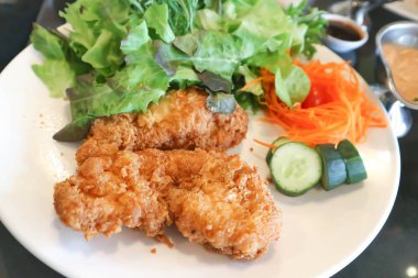 kızarmış tavuk, kızarmış tavuk salatası