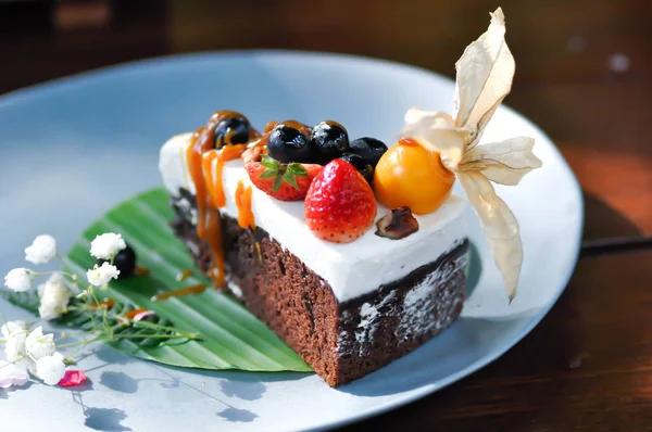 Chocolate cake with fruit topping — Stock Photo, Image