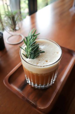 karışık meyve suyu, kahve suyu veya joffee