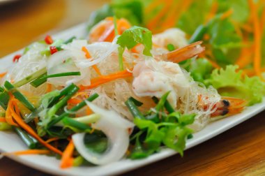 baharatlı salata, tay salatası