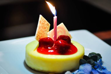 mum ile kiraz peynirli kek