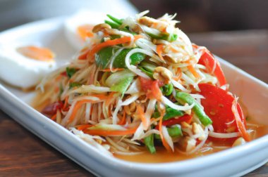 baharatlı salata, som tam veya baharatlı salata