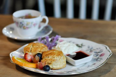 meyve ile çörek veya çörek, krem kırbaçlanan 