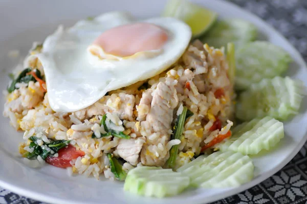 fried rice or stir-fried rice with fried egg