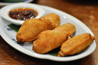 tavuk kanadı , kızarmış tavuk