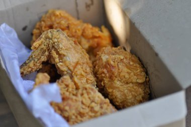 kızarmış tavuk, derin yağda kızartılmış tavuk