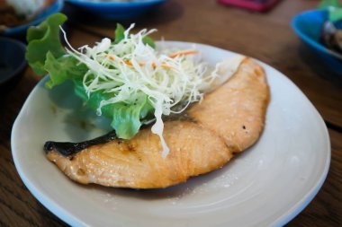 ızgara somon, kavrulmuş somon 