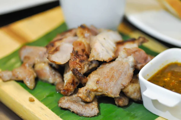 Burtă de porc, carne de porc la grătar sau carne de porc prăjită — Fotografie, imagine de stoc
