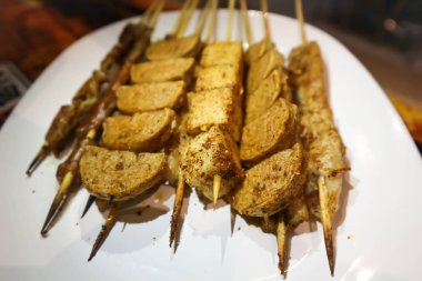 barbekü, domuz barbekü ve sosis barbekü