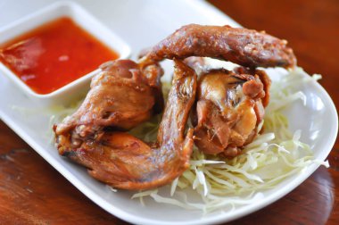 tavuk kanadı veya derin kızarmış tavuk