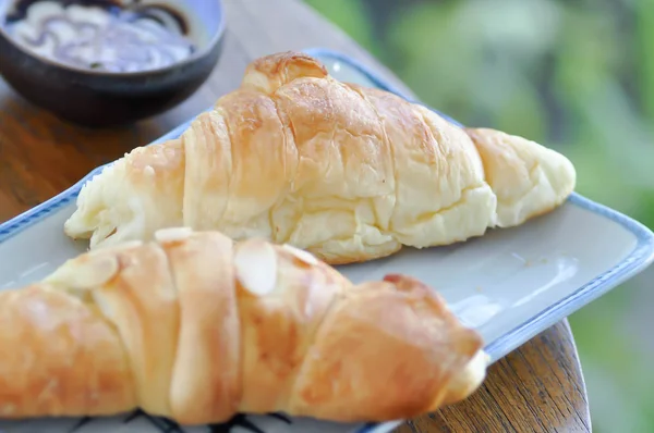 Croissant and almond croissant — Stock Photo, Image