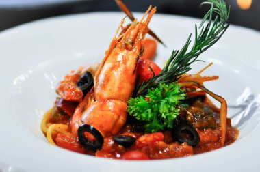 Spagetti, karides spagetti veya karides spagettisi.