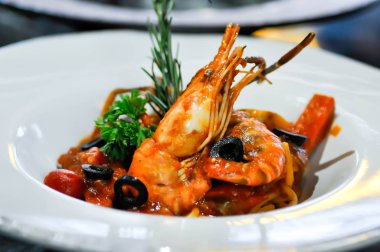 Spagetti, karides spagetti veya karides spagettisi.