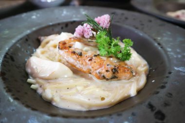 tavuk makarna, tavuk spagetti 