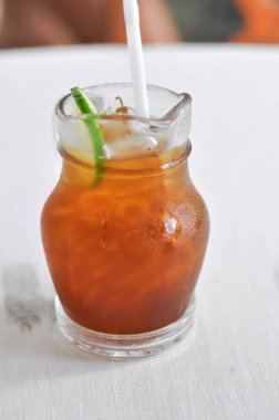 limon çayı, çay veya buzlu çay 