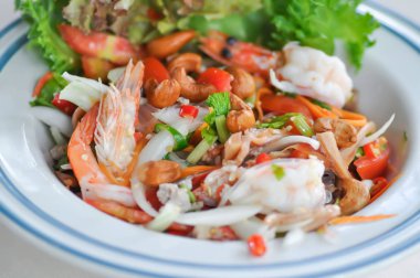 karides salatası veya baharatlı karides salatası