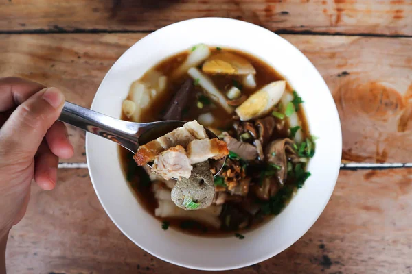 erişte, Çin eriştesi veya domuz şehriye yeme