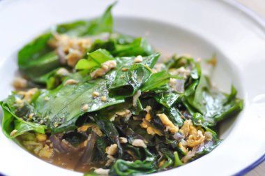 tavada sebze veya yumurta ile tavada baegu 