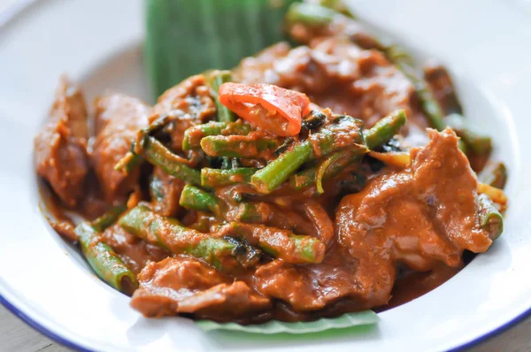 Bœuf sauté au curry et aux légumes — Photo