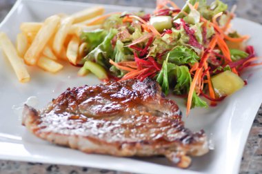 ızgara domuz eti veya ızgara domuz eti