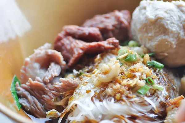 中華麺または牛肉麺 — ストック写真