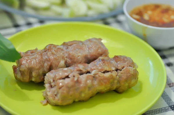 Свиная колбаса или вьетнамская свиная колбаса — стоковое фото