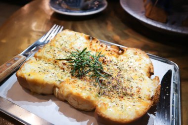 tost veya peynirli tost 