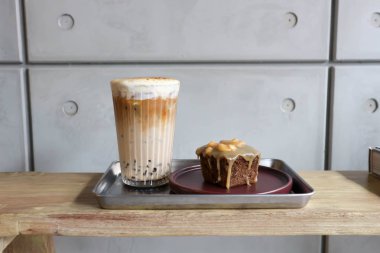 buzlu kahve ve toffy kek