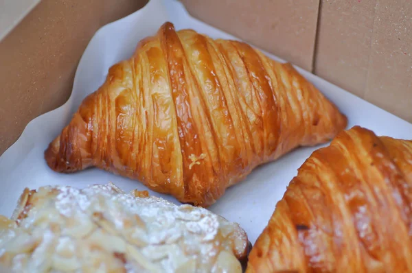 Croissant a mandlový croissant — Stock fotografie