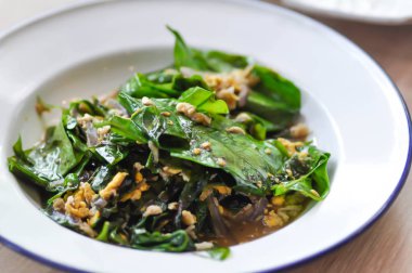 tavada sebze veya yumurta ile tavada baegu 