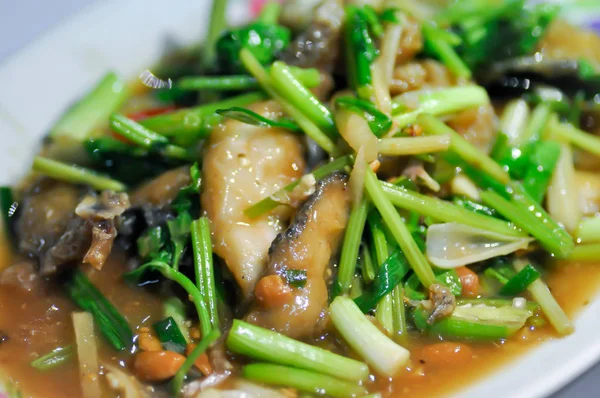 魚の野菜炒め — ストック写真