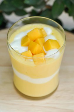 Mango Smoothie veya Mango yoğurt Smoothie 