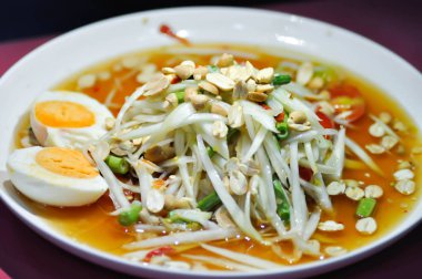 papaya salatası, baharatlı veya som tam 