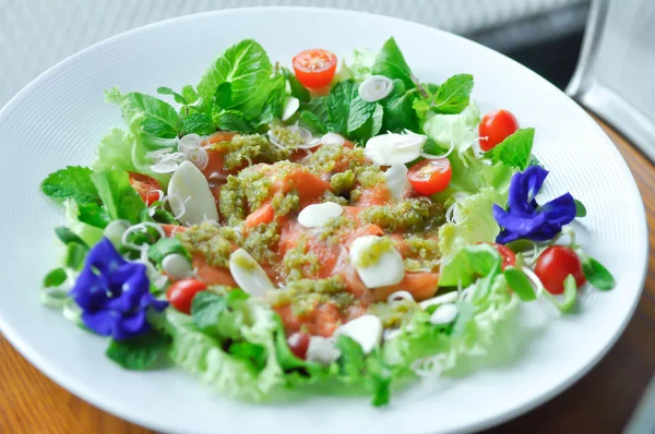 Salmon salad, spicy salmon salad — Stock Photo, Image