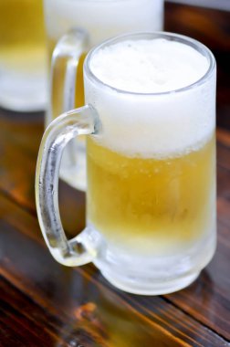 bira , bir bardak bira