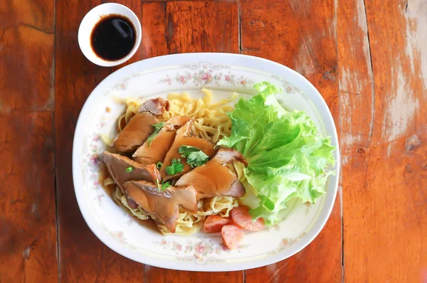 Çin eriştesi mi, yoksa erişte mi?