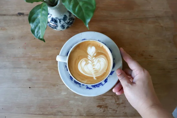 Menyajikan kopi atau kopi cappuccino — Stok Foto