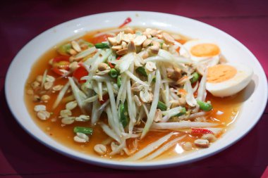 Baharatlı salata, som tam 