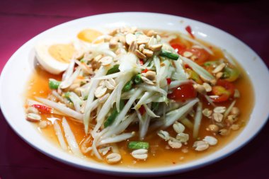 Baharatlı salata, som tam 