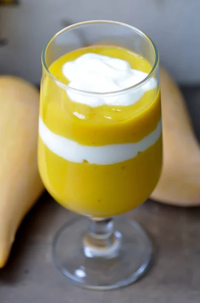 mango juice or mango smoothies with yogurt topping