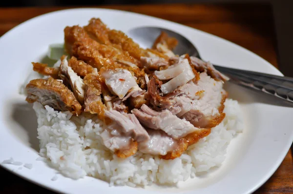 Ayam Goreng Dan Daging Babi Goreng Ayam Dan Nasi — Stok Foto