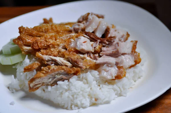 Ayam Goreng Dan Daging Babi Goreng Ayam Dan Nasi — Stok Foto