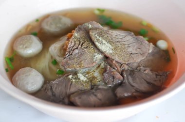 Erişte, Çin eriştesi veya sığır etli erişte.