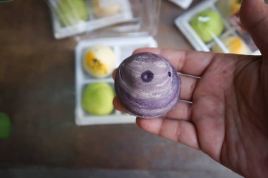 Çin böreği, ay pastası ya da Çin böreği.