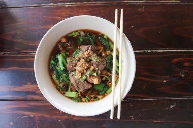 Erişte ya da etli erişte, Çin eriştesi.