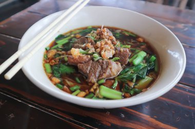 Erişte ya da etli erişte, Çin eriştesi.