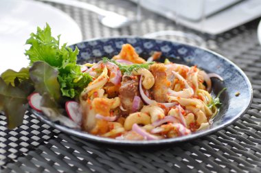 Baharatlı domuz veya baharatlı domuz salatası, baharatlı salata.