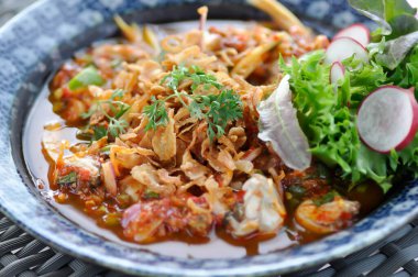 İstiridye salatası, kabuklu salata veya Tayland salatası.